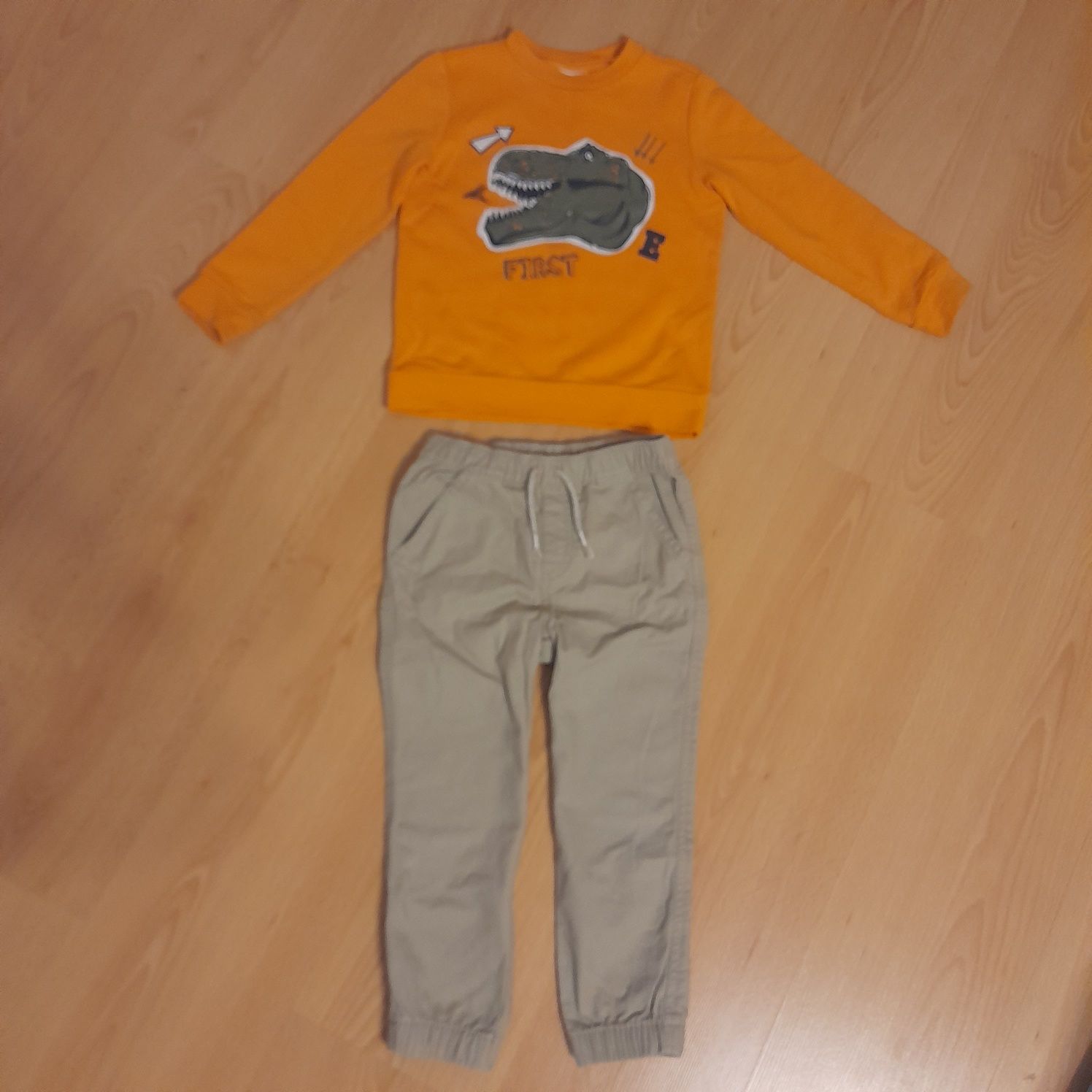 Spodnie beżowe dla chłopca 104