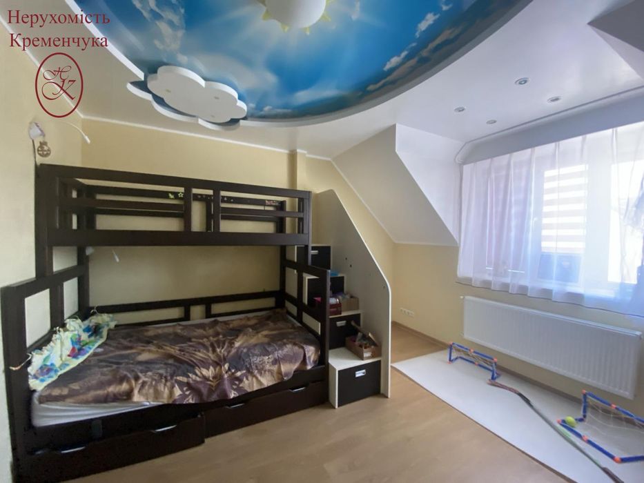 Продаж просторий та сучасний будинок комфорт-класу.