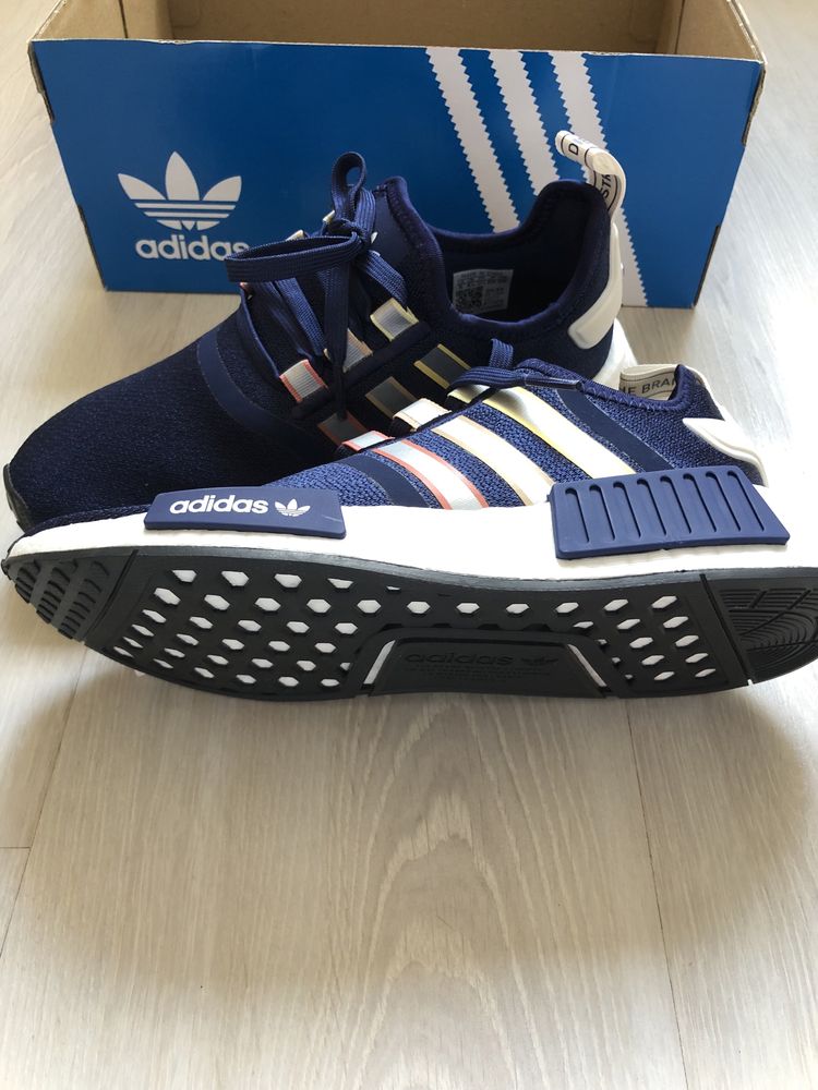 Adidas NMD R1 c/ caixa