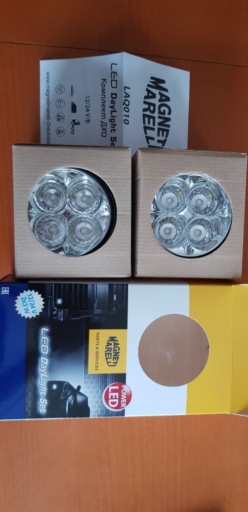 Zestaw lamp LED do jazdy dziennej dobrej firmy Magneti Marelli