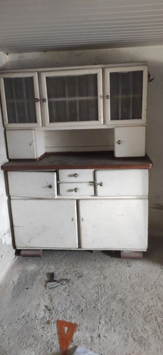 Kredens szafa PRL do renowacji.