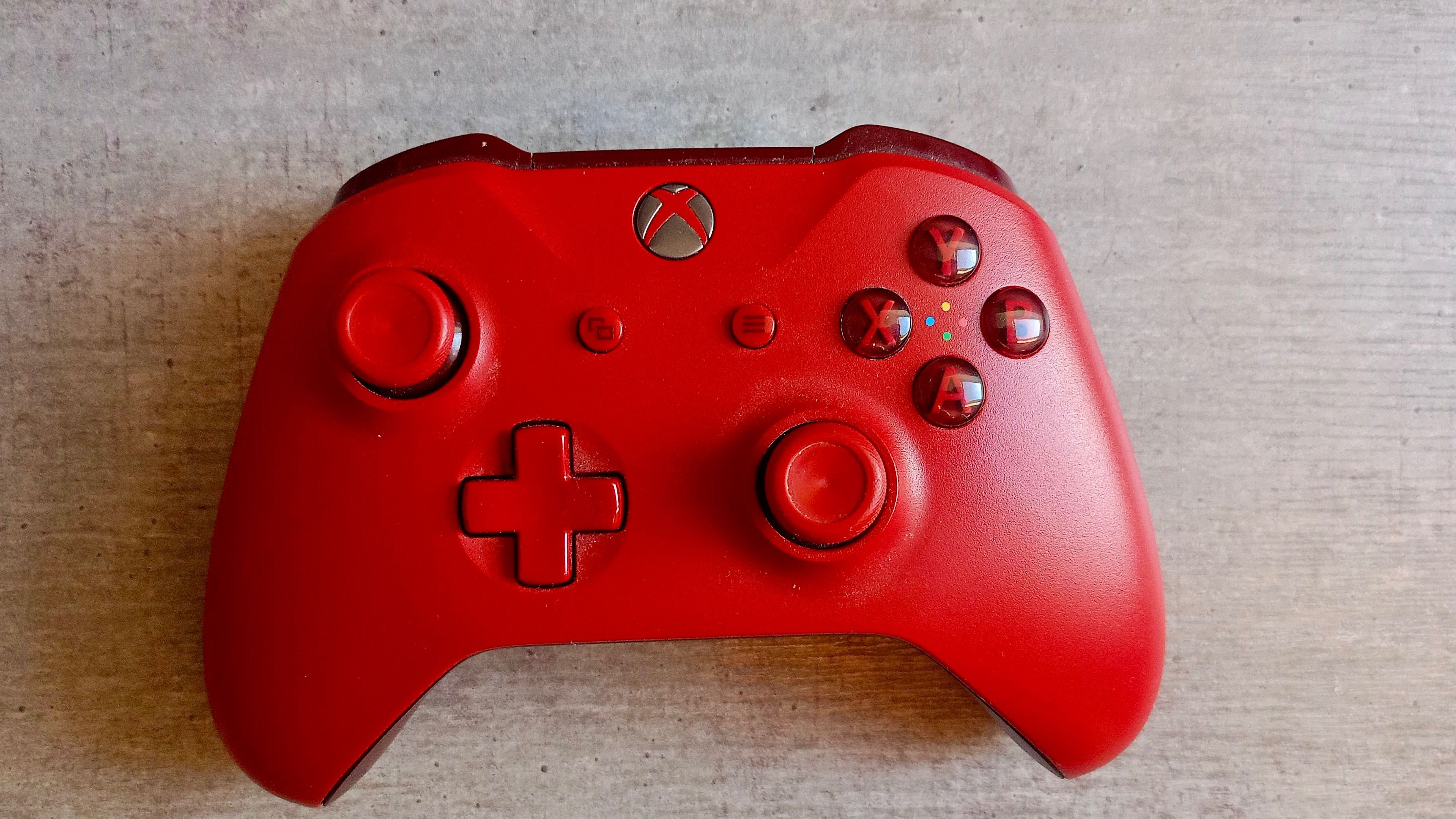 Xbox One X + Kontroler