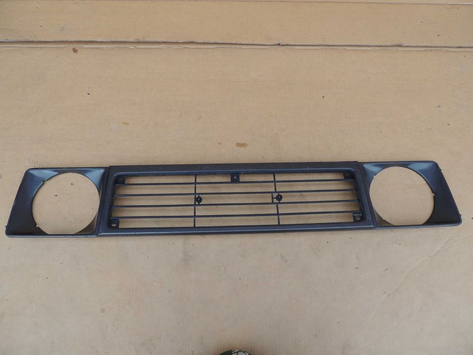 Atrapa chłodnicy okular grill Suzuki Samurai Samuraj 84,85,86-90 SJ413