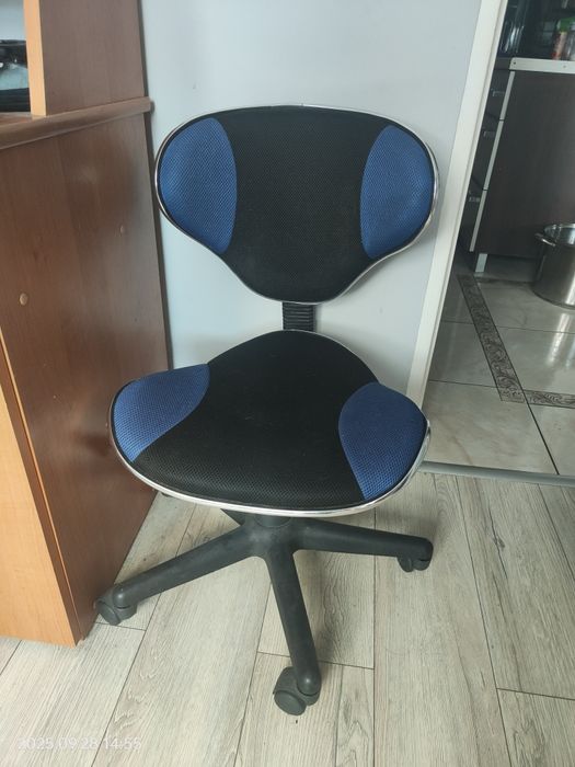 Sprzedam tanio krzesło obrotowe do biurka
