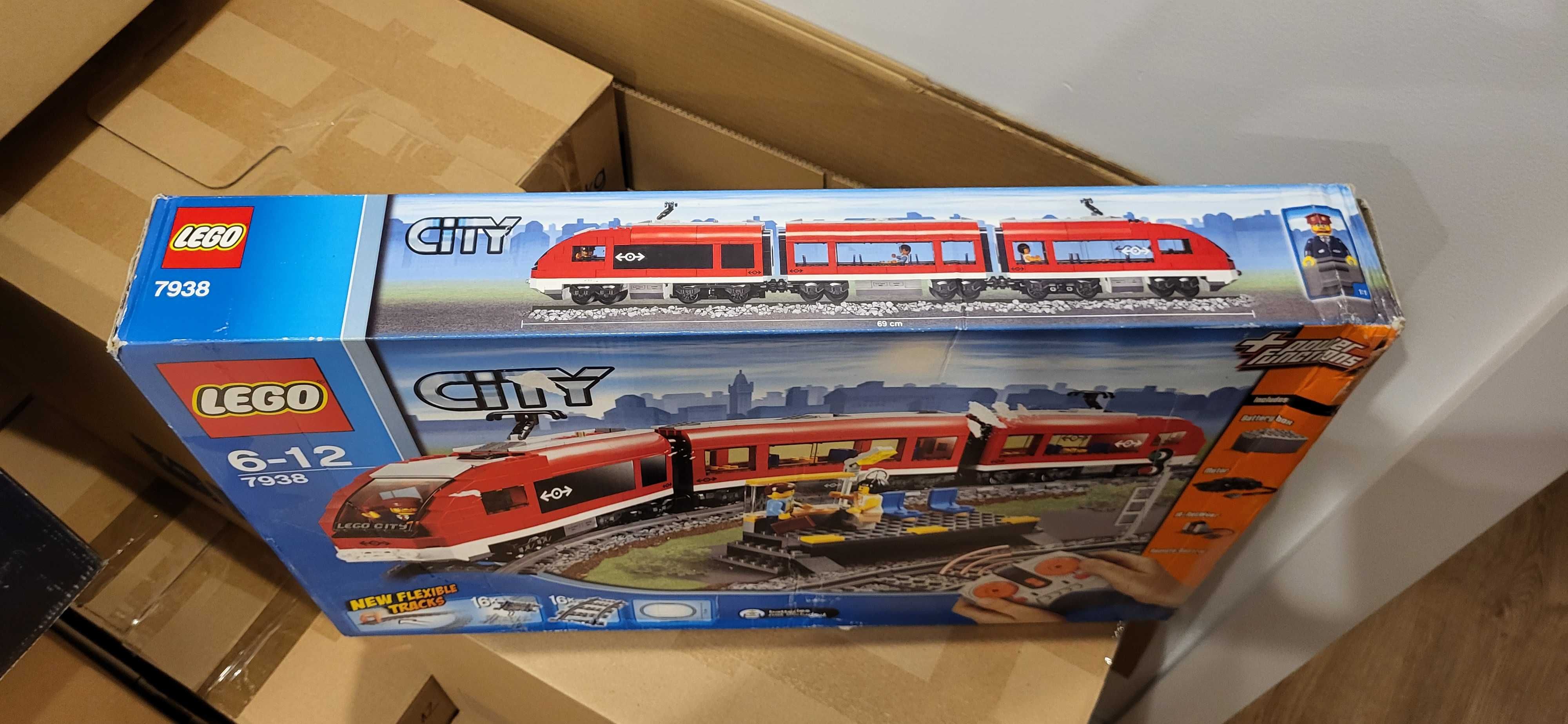 Lego 7938 Pociąg osobowy - nowe (pudełko uszkodzone)