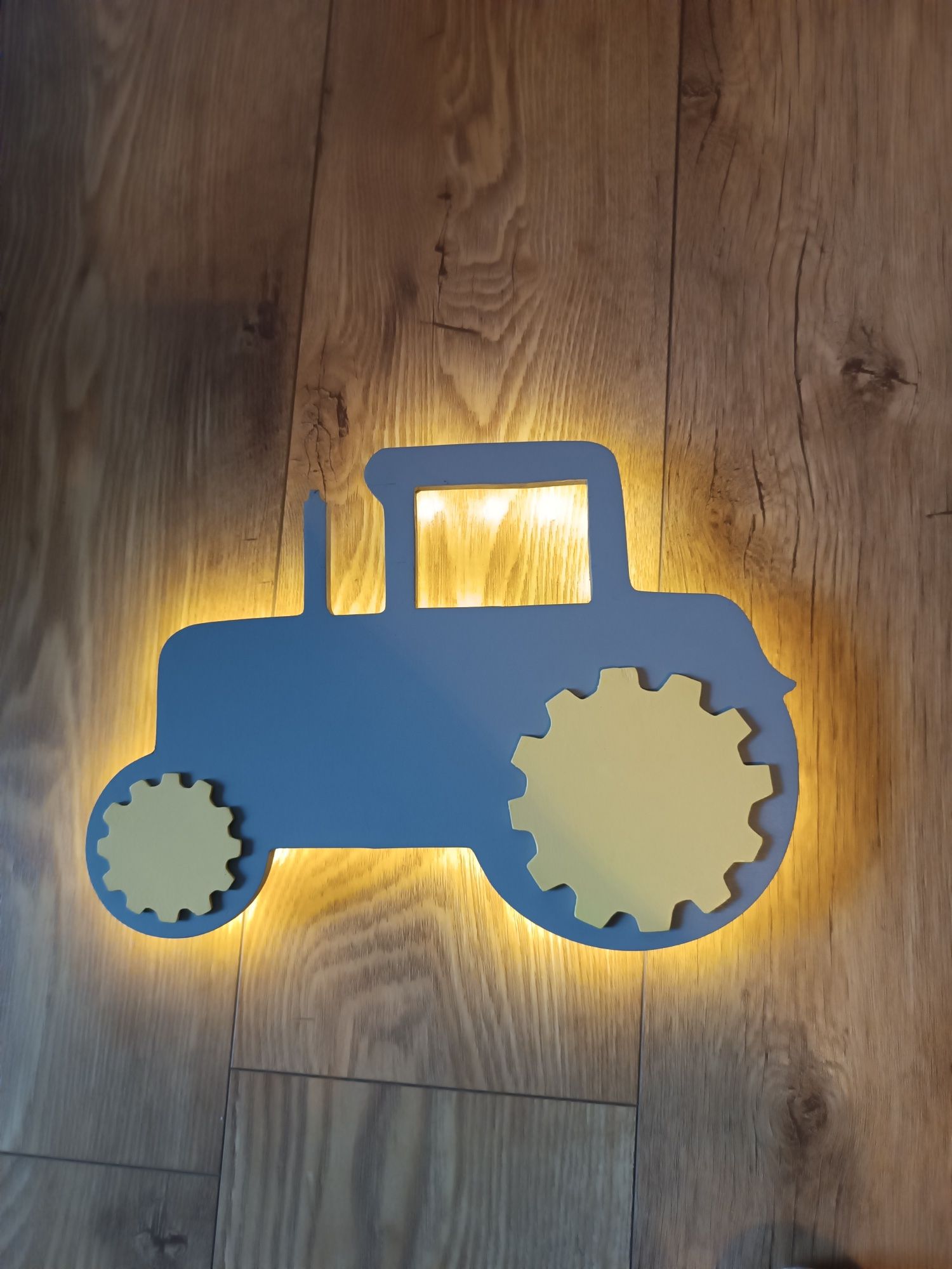 Lampa ścienna drewniana traktor Drewniakowa