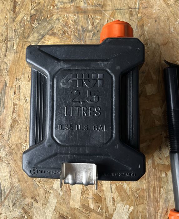 Jerry Can com suporte Givi E148