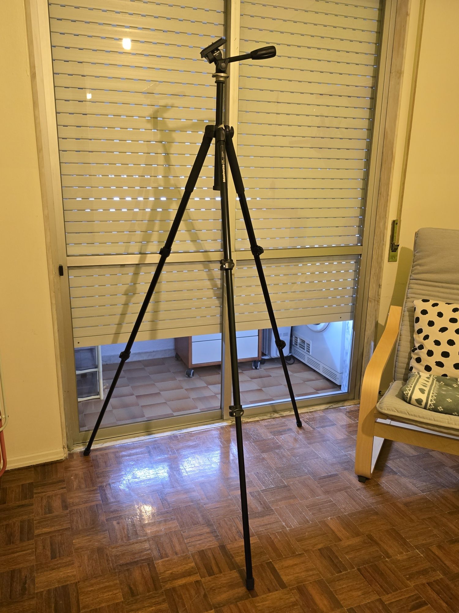 Tripé Manfrotto MT294A3 + cabeça