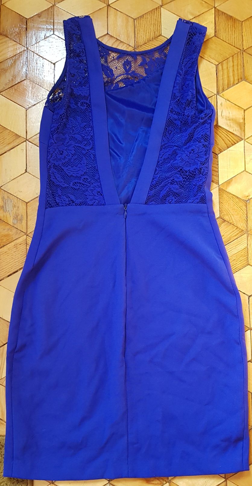 Elegancka chabrowa sukienka Zara S 36 z odkrytymi plecami