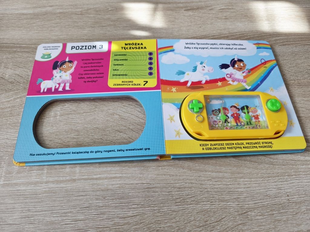 Zestaw zabawek, klocków i książeczek dla dzieci. Montessori, sensoryka