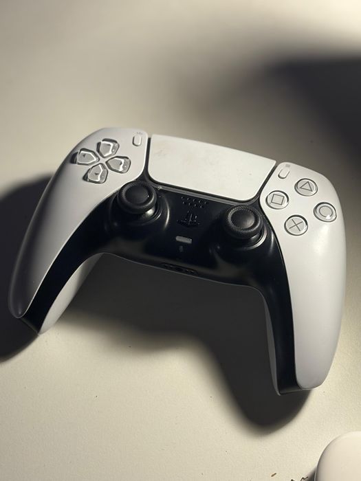 Vendo comando Ps5 + fones tudo funcional