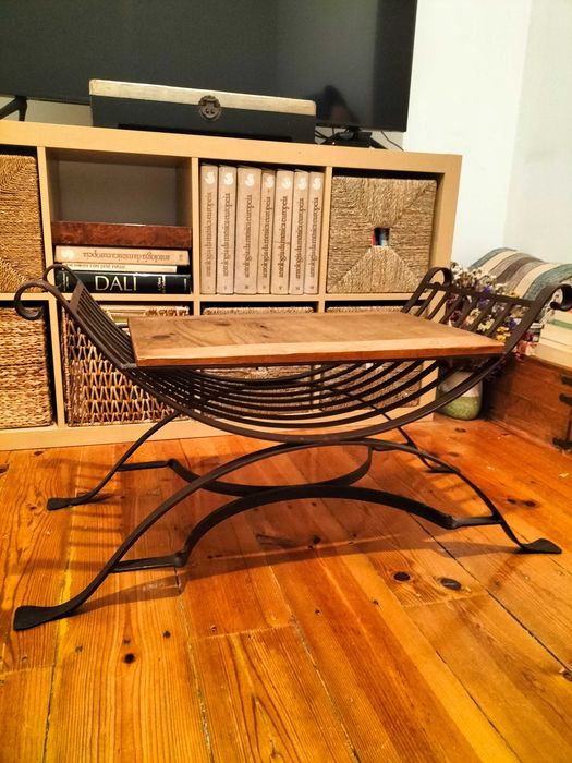 Mesinha de apoio em ótimo estado