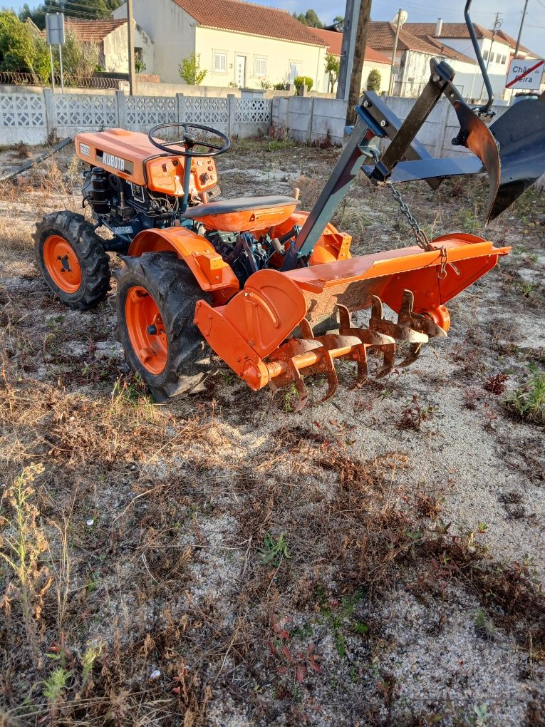 Trator Kubota com matricula