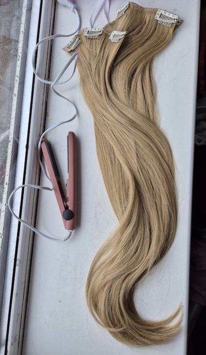 Штучне волосся на заколках блонд