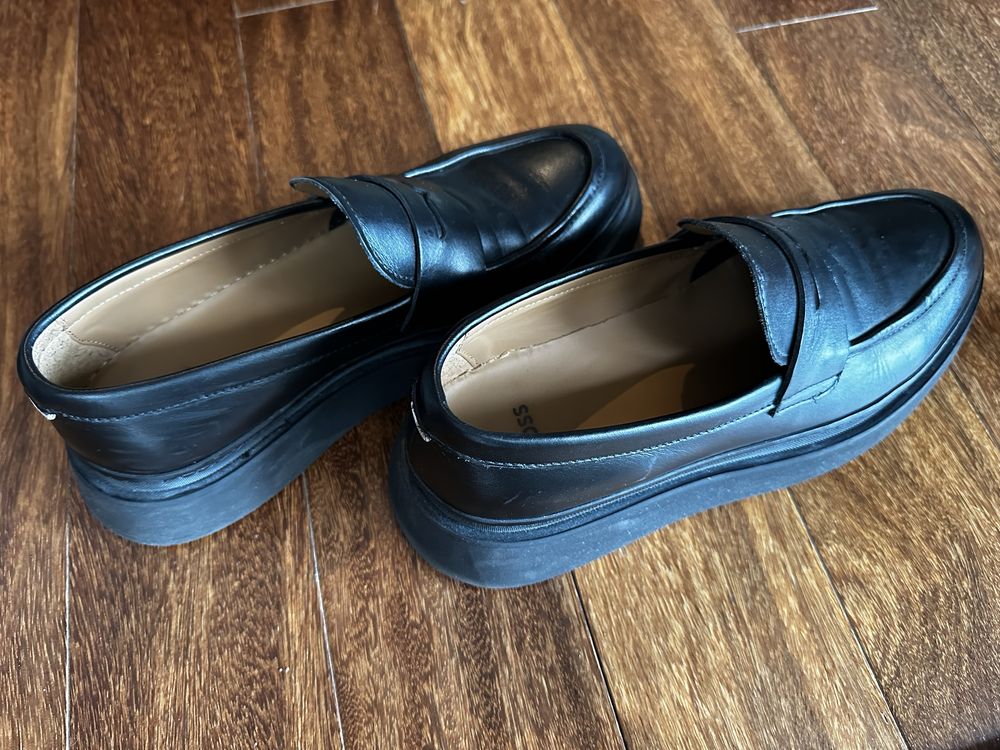 Loafer Hugo Boss em pele preta