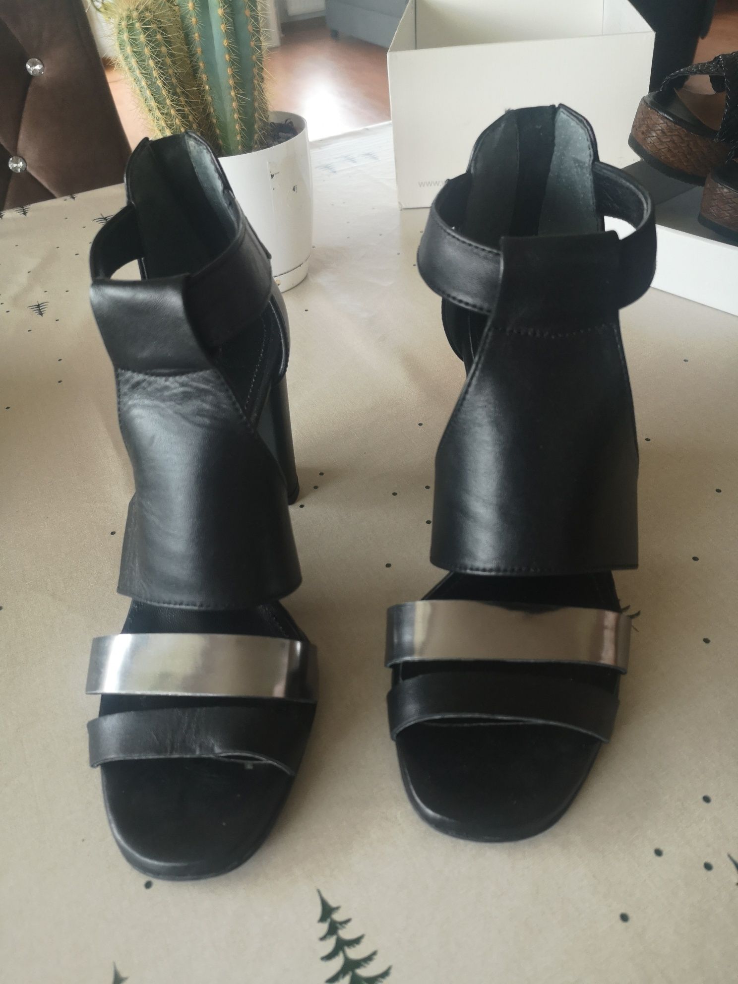 Buty Wojas  na obcasie