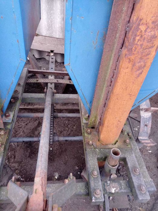 Продам картоплесаджалку .