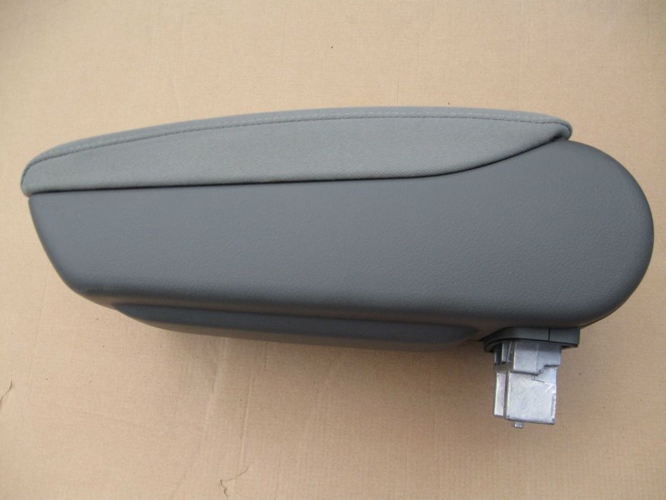 audi a6 c6 podłokietnik szary materiał