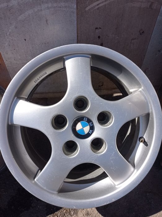 Продам титаны на БМВ размер 15.