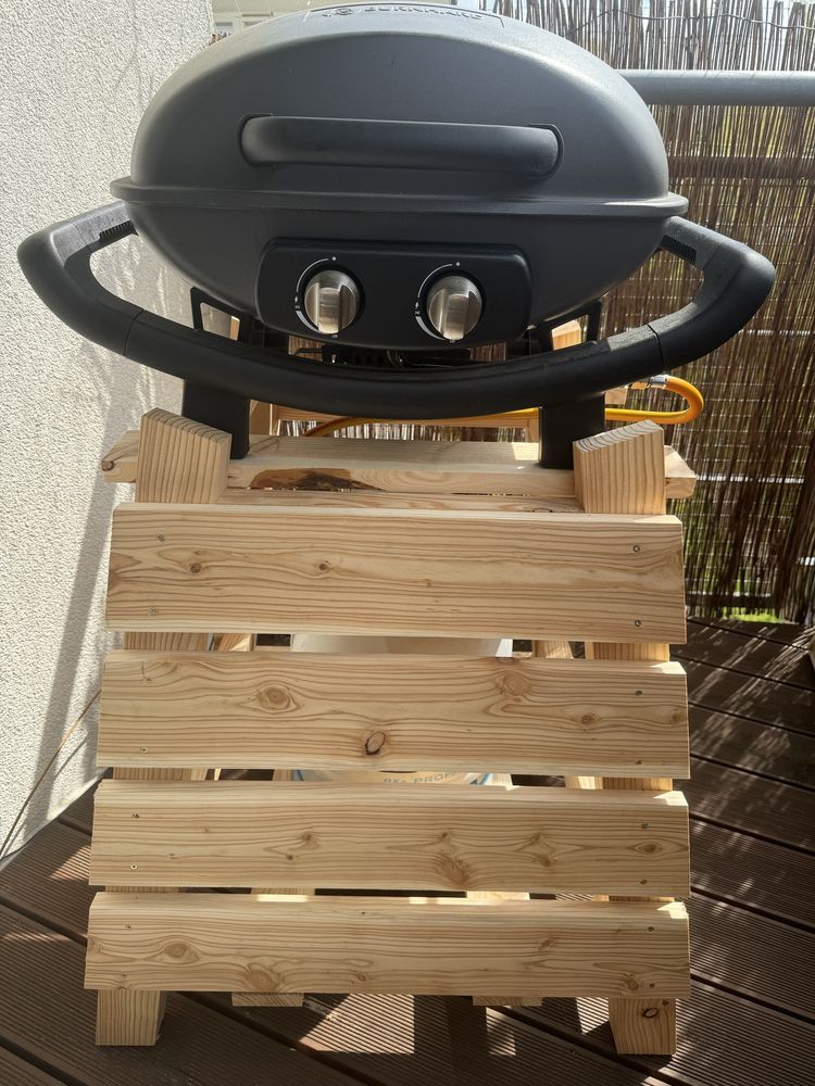 Stojak pod Grill Weber