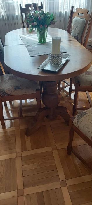 Meble dębowe, witryna- kredens, stół z krzesłami, ława i zegar stojący