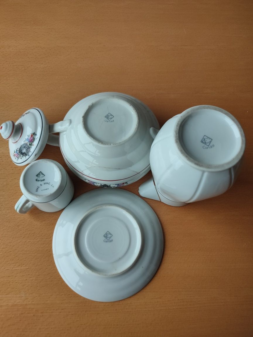 Conjunto de peças em cerâmica da "Candal".