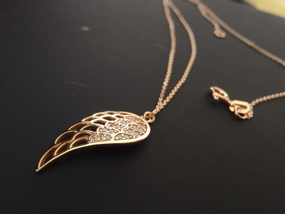 Naszyjnik złoty pióro z cyrkoniami