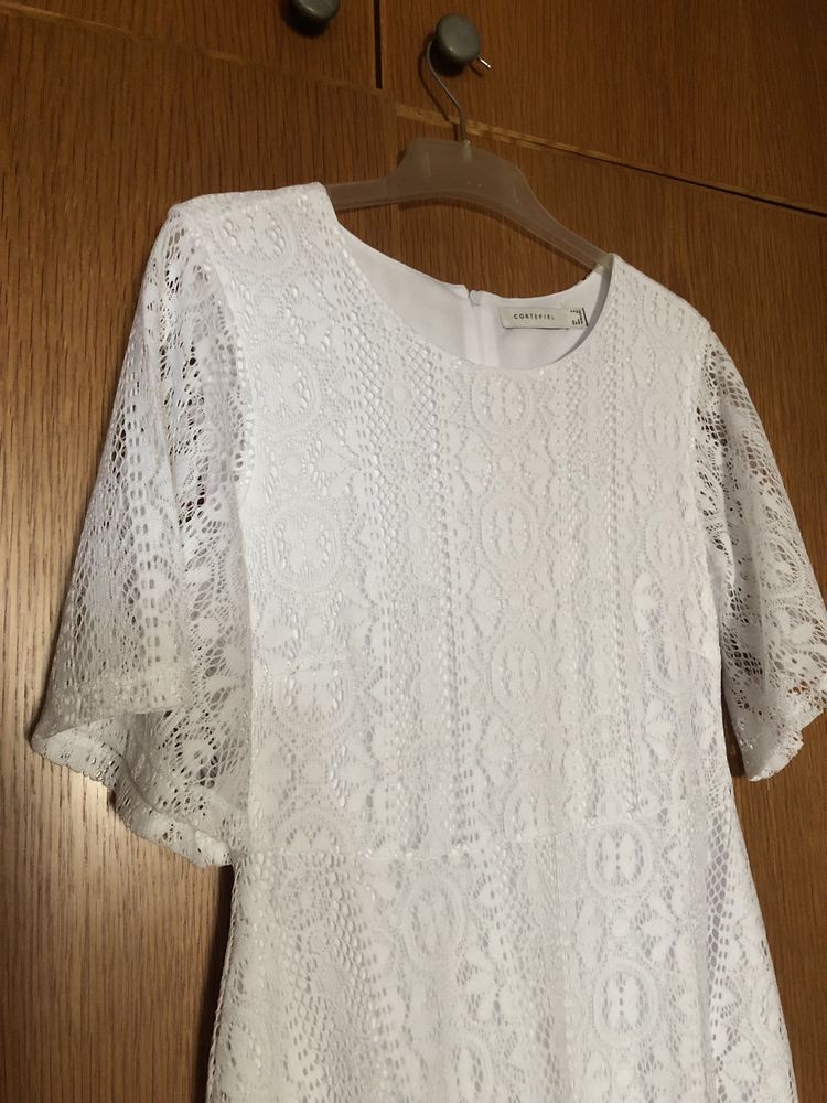 Vestido branco com renda Cortefiel