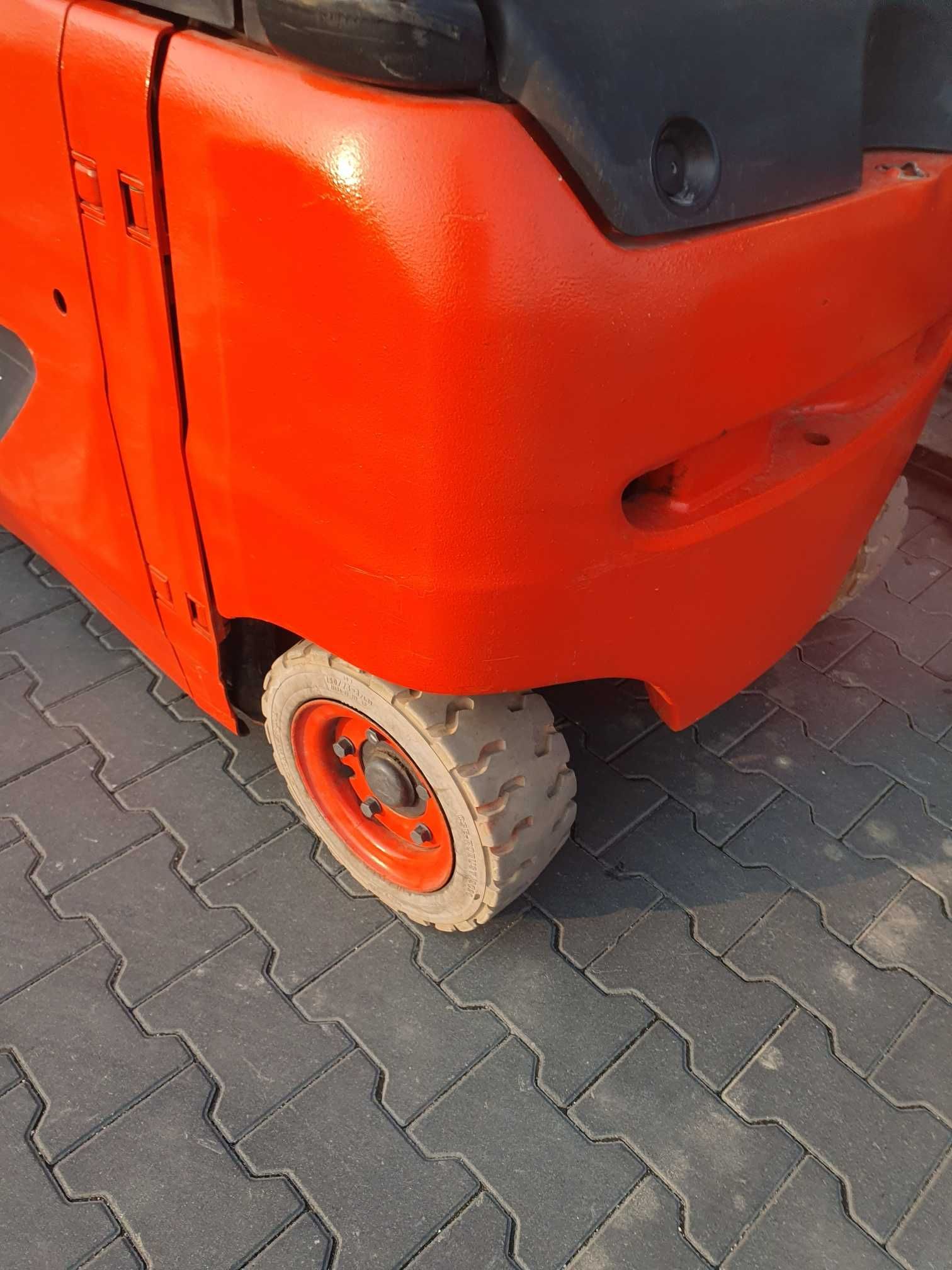 Wózek LINDE E16PH 2014r 4 kołowy WOLNY SKOK , E18 E20 E14 ELEKTRYK
