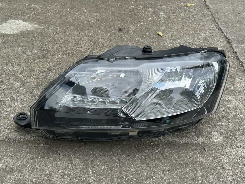 Zestaw lewa Lampa przednia + reflektor przeciwmgielny do Skoda Rapid