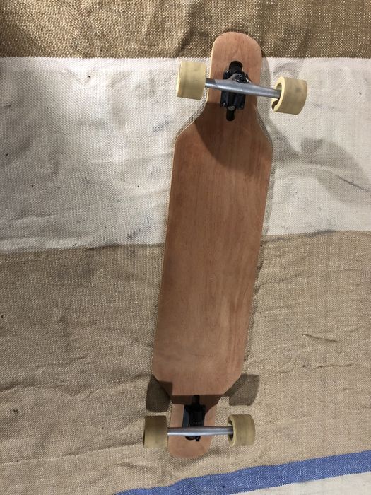 Longboard marki Raven
