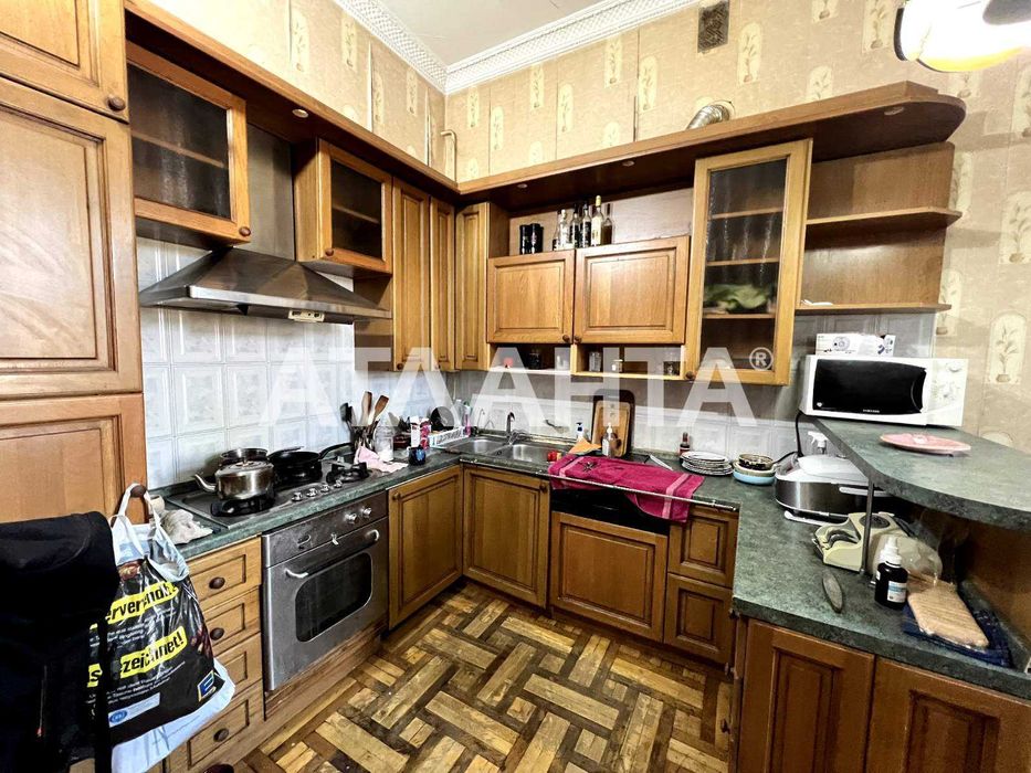 Большая 4-х комн. квартира в историческом центре города на ул. Пастера