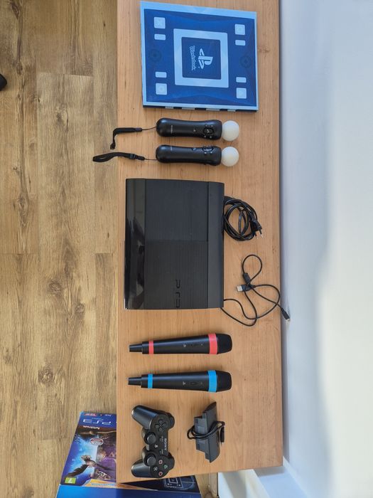 PlayStation 3 Super Slim, zestaw Singstars z płytą, mikrofonami etc.