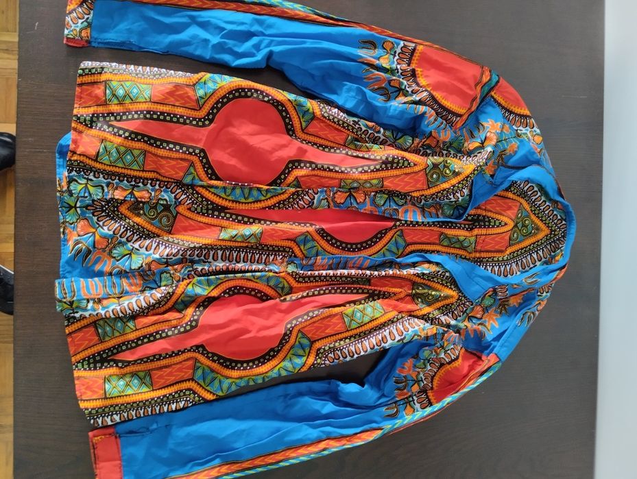 Camisa africana feita à mão