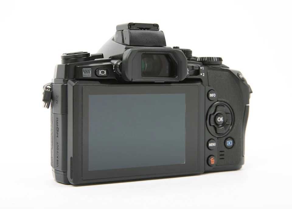 Olympus OM-D E-M1  c/ lente olympus  apenas 1600 clicks   Rig. Nova