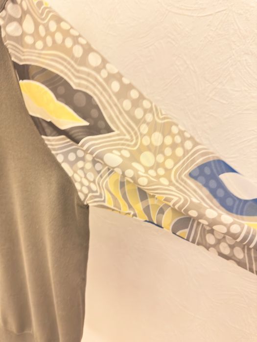 Стильна кофтинка бренду Escadа.