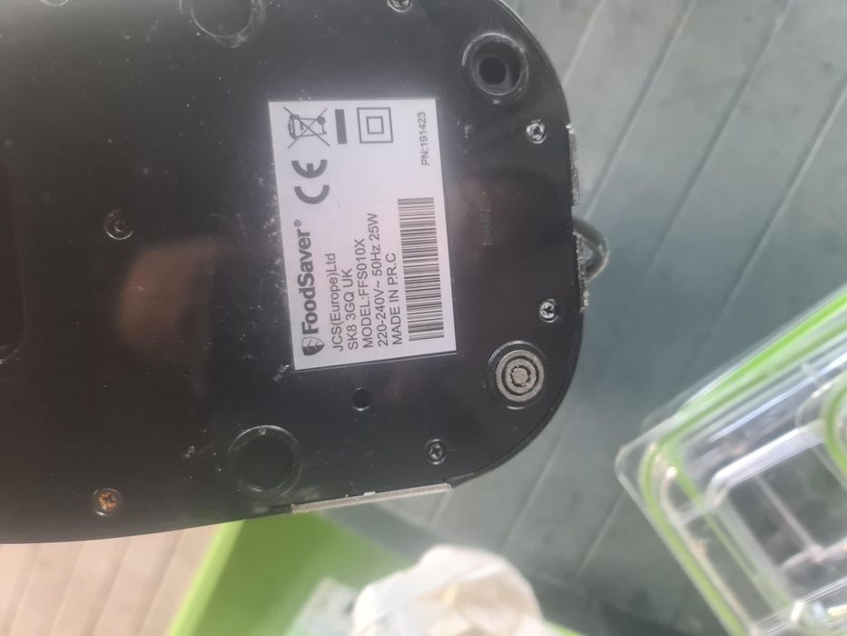 Food saver z pojemnikami próżniowymi