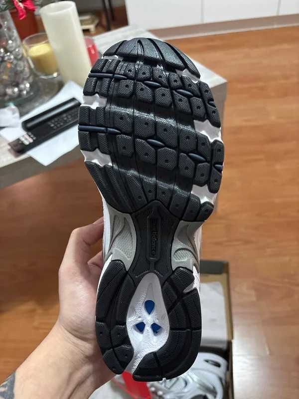 Biały^oczekiwać^NewBalance530^UnisexTrampki Roz.37.5