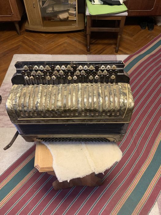 Продам інструмент , голоса жовті
