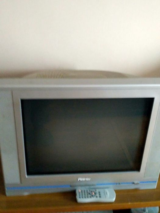 Продам не робочий телевізор з пультом