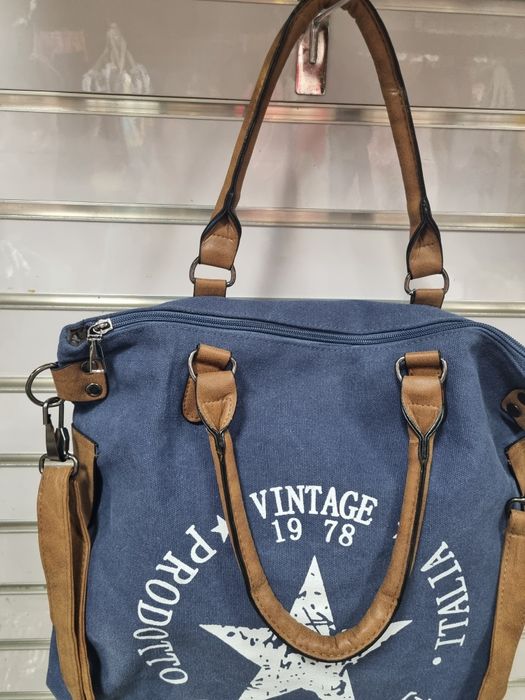 Granatowa torebka damska z gwiazdą