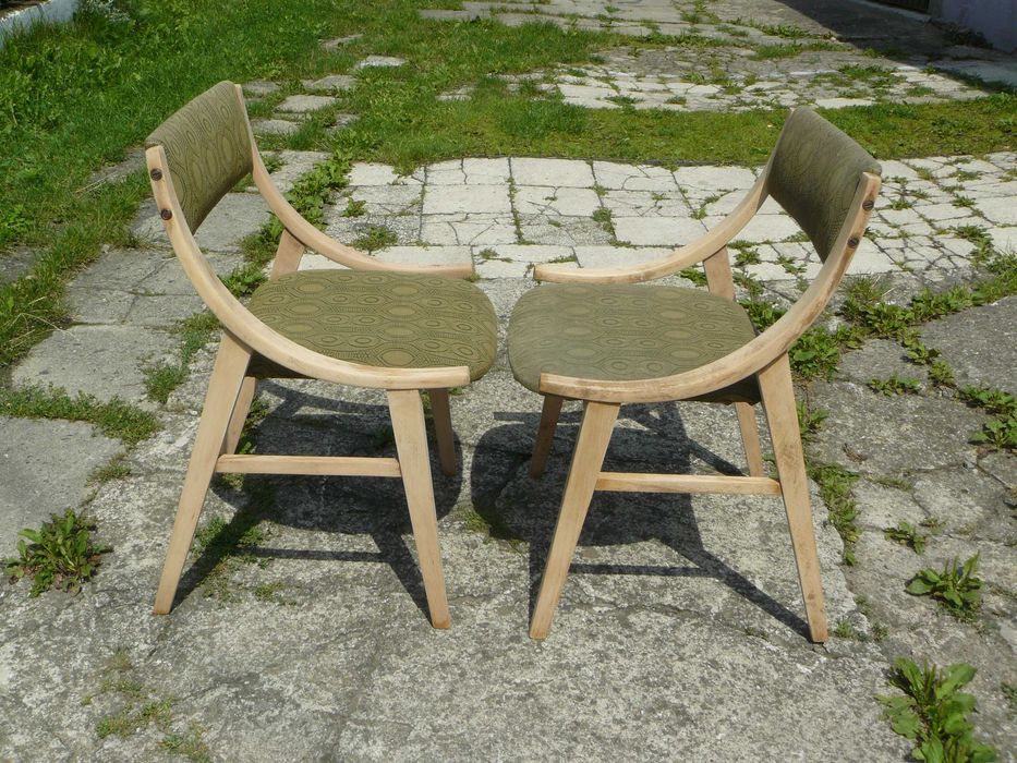 Stare krzesła skoczek - proj. J. Kędziorek.