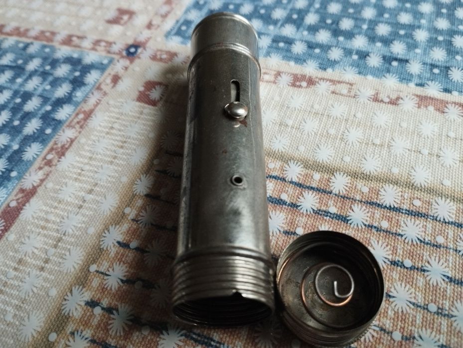 Фонарик на батарейке