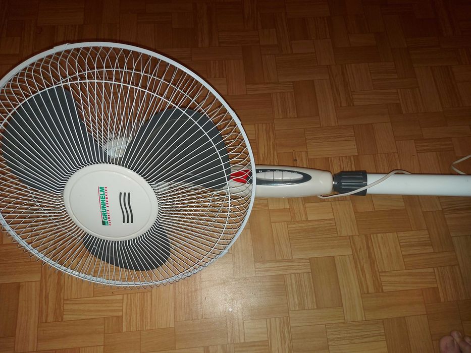 Вентилятор напольный GRUNHELM трехскорстной