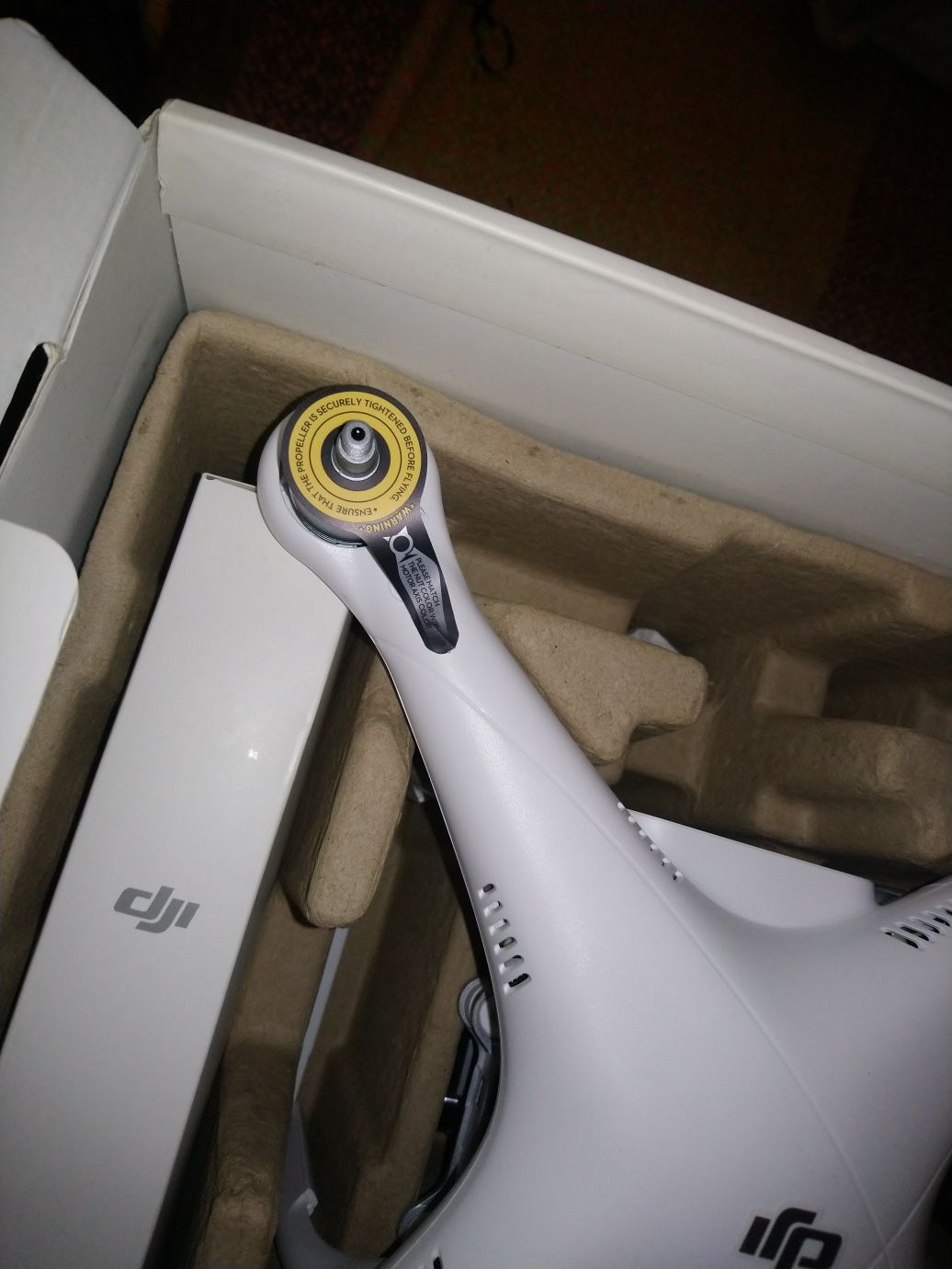 Продам новый квадрокоптер dji phantom 3 advanced +3 оригинальных акб