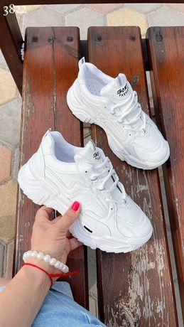 Стильные Белые кроссовки