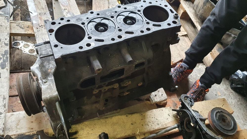 Блок  Mitsubishi l200 Pajero Sport 4d56u 16v мотор двигатель