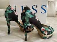 Sapatos Guess salto alto