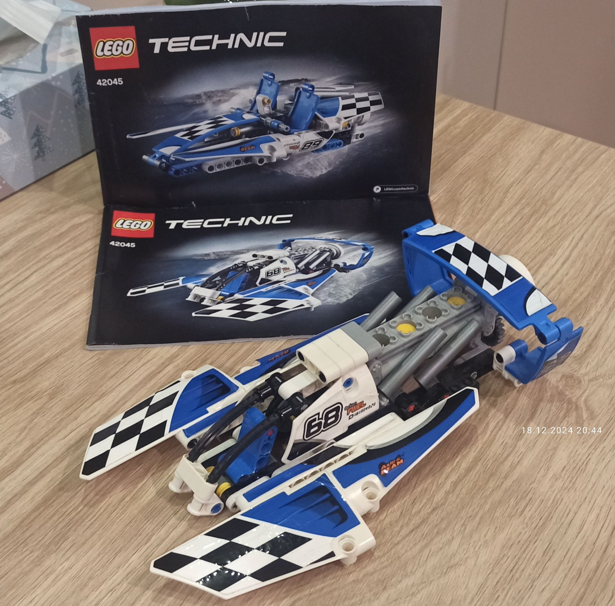 LEGO Technic 42045 łódź wyścigowa