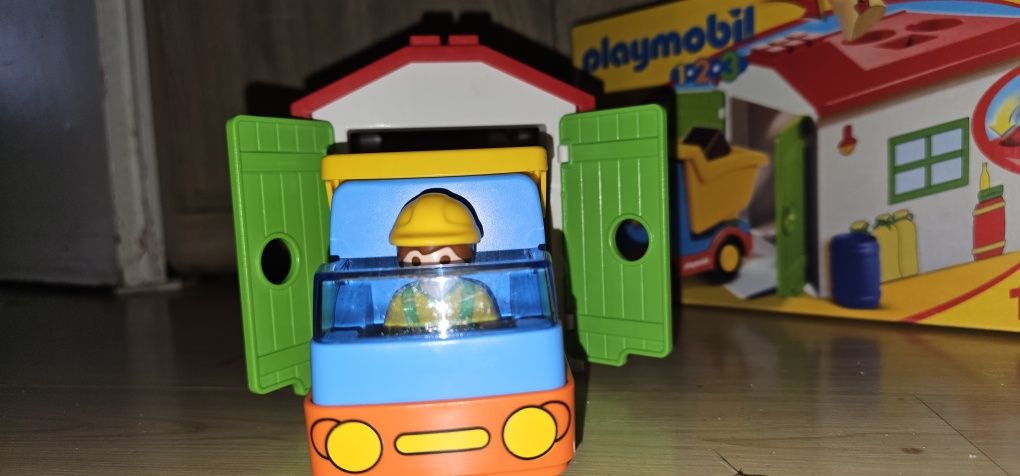 Playmobil 123 ciężarówka z garażem z funkcją sortera